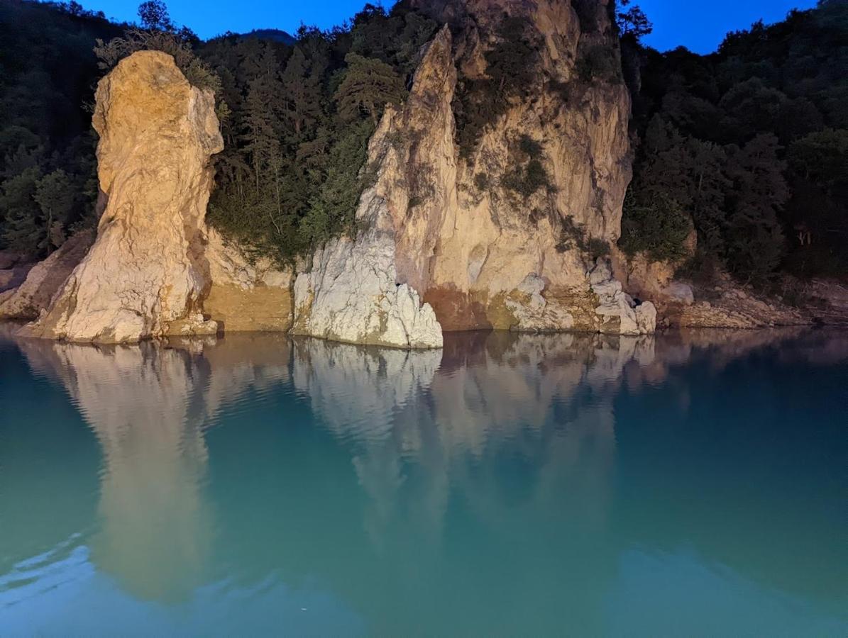 Gite Proche Des Passerelles Et Du Lac De Monteynard Saint-Martin-de-la-Cluze المظهر الخارجي الصورة